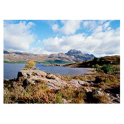 Mountain Slioch - Small autumnal craggy rocky lochside shore mountainous scotland highlands  photo 